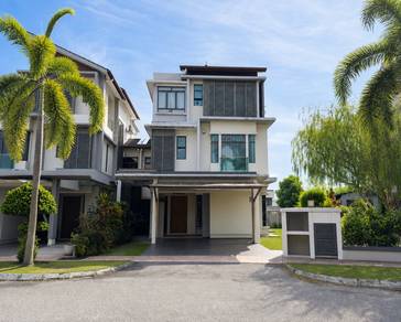 Semi-Detached House For Sale in Shah Alam,SGR