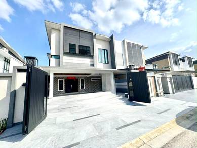 Semi-Detached House For Sale in Tebrau,JHR