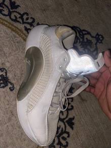 Kasut Jordan CW2459-100 US 9 EUR 42.5