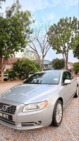 Volvo S80 T5 in Putra Heights, SGR