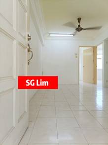 Condominium For Rent in Green Garden