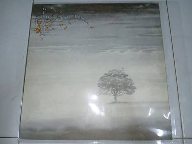Piring Hitam Vinyl LP Genesis  - Wind & Wuthering