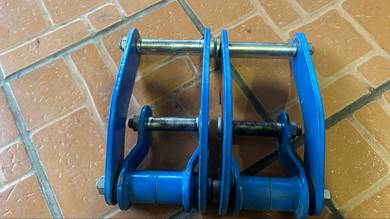 hilux revo double shackle