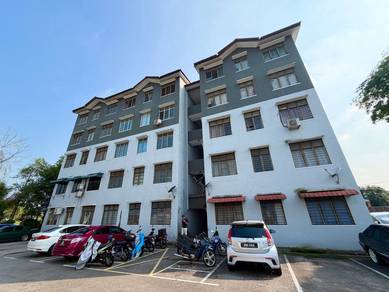 Townhouse For Sale in Pekan Nanas,JHR