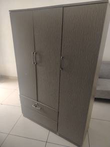 Wooden 3 Door Wardrobe TG186