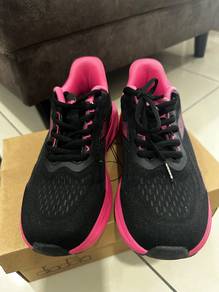 Kasut sukan Diadora