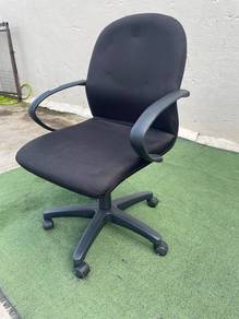 YB49E Kerusi Ofis Beroda Medium Back Height Black
