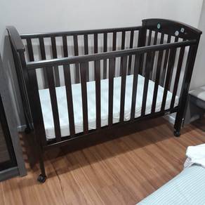 Babyhood crib with mattress foc chicco car seat