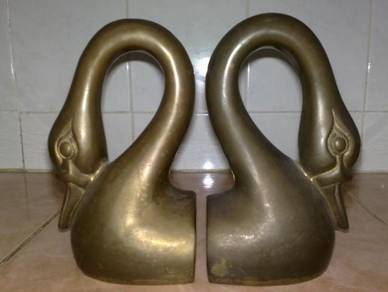 Vintage brass bookend swan tembaga book end