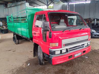 Daihatsu v116 ubs 17 kaki wooden body