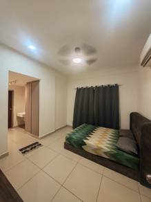 Room in Plentong, JHR