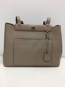 Michael Kors Tote - free Purse as a Set (Taupe)