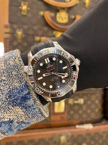 Omega Seamaster Diver 300  REF210.32.42.20.0.001