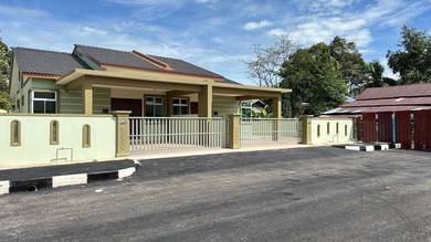Semi-Detached House For Sale in Sik,KDH