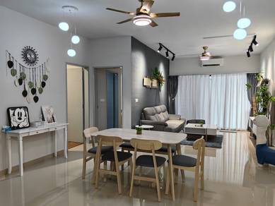 Condominium For Rent in Admiral Residences