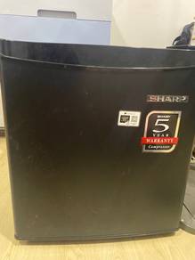 Peti Sejuk Mini Sharp