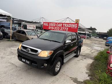 Toyota Hilux G in Subang Perdana, SGR