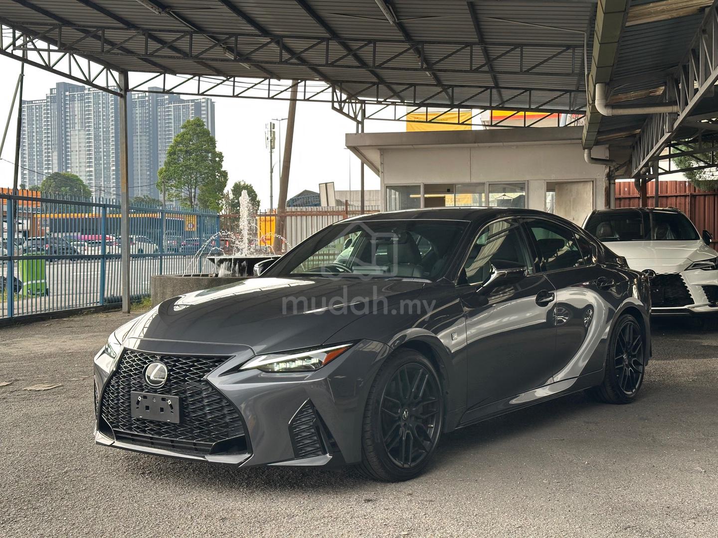 2021 Lexus IS
