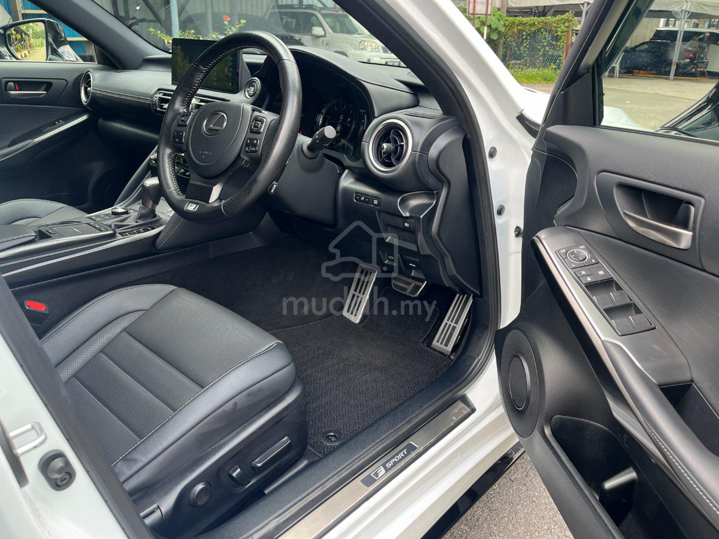 2022 Lexus IS