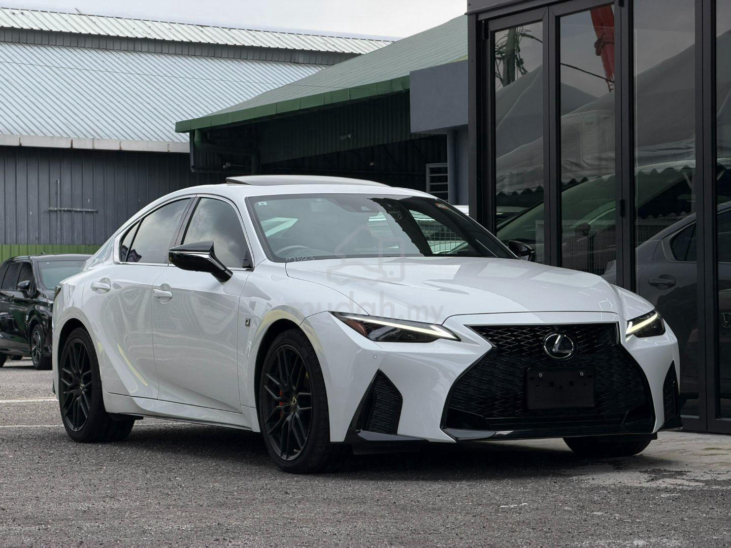 2021 Lexus IS