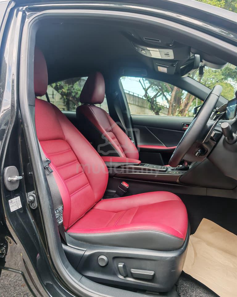 2021 Lexus IS