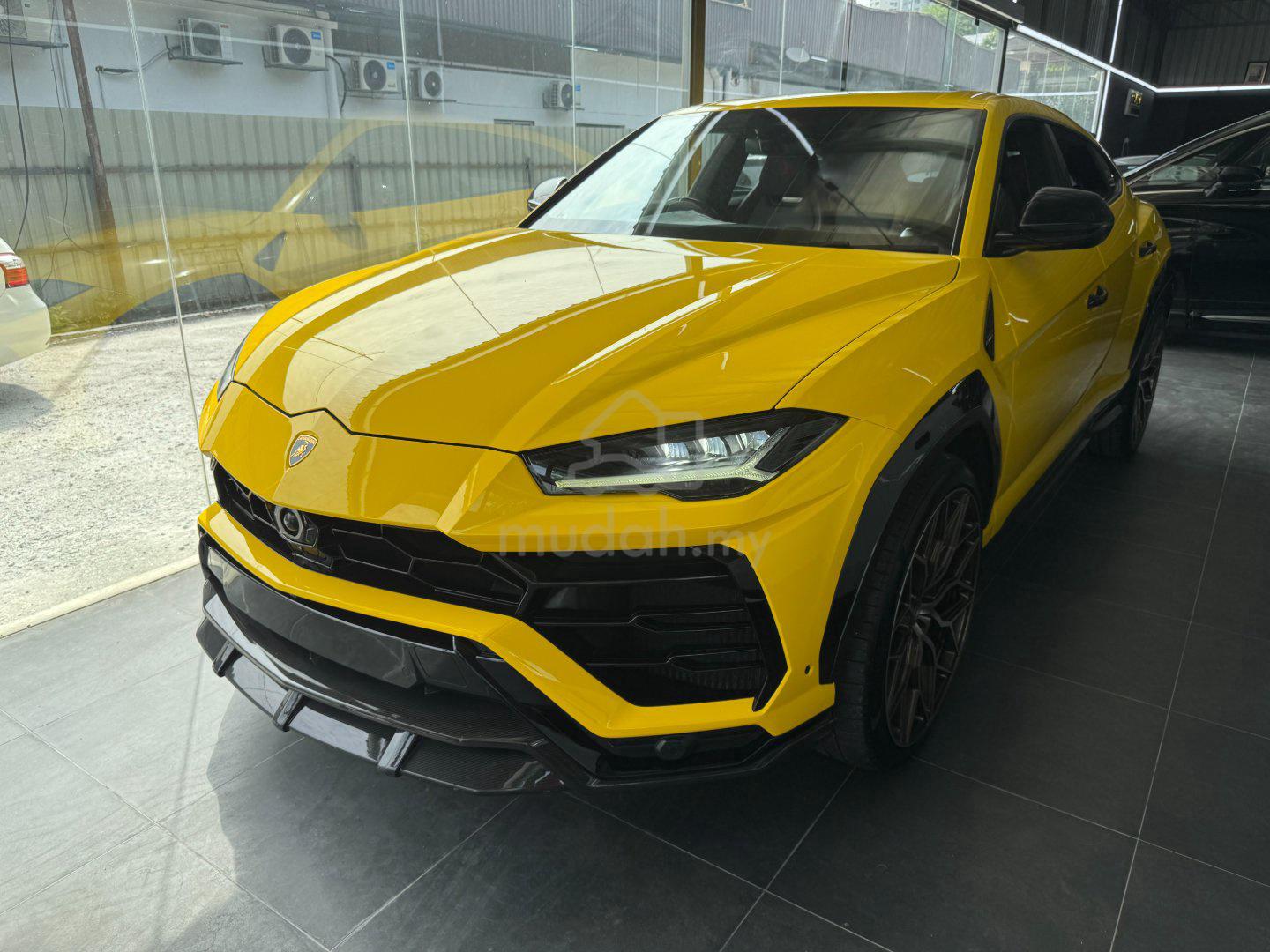 2021 Lamborghini URUS 4.0 URBAN NERO CARBON KIT