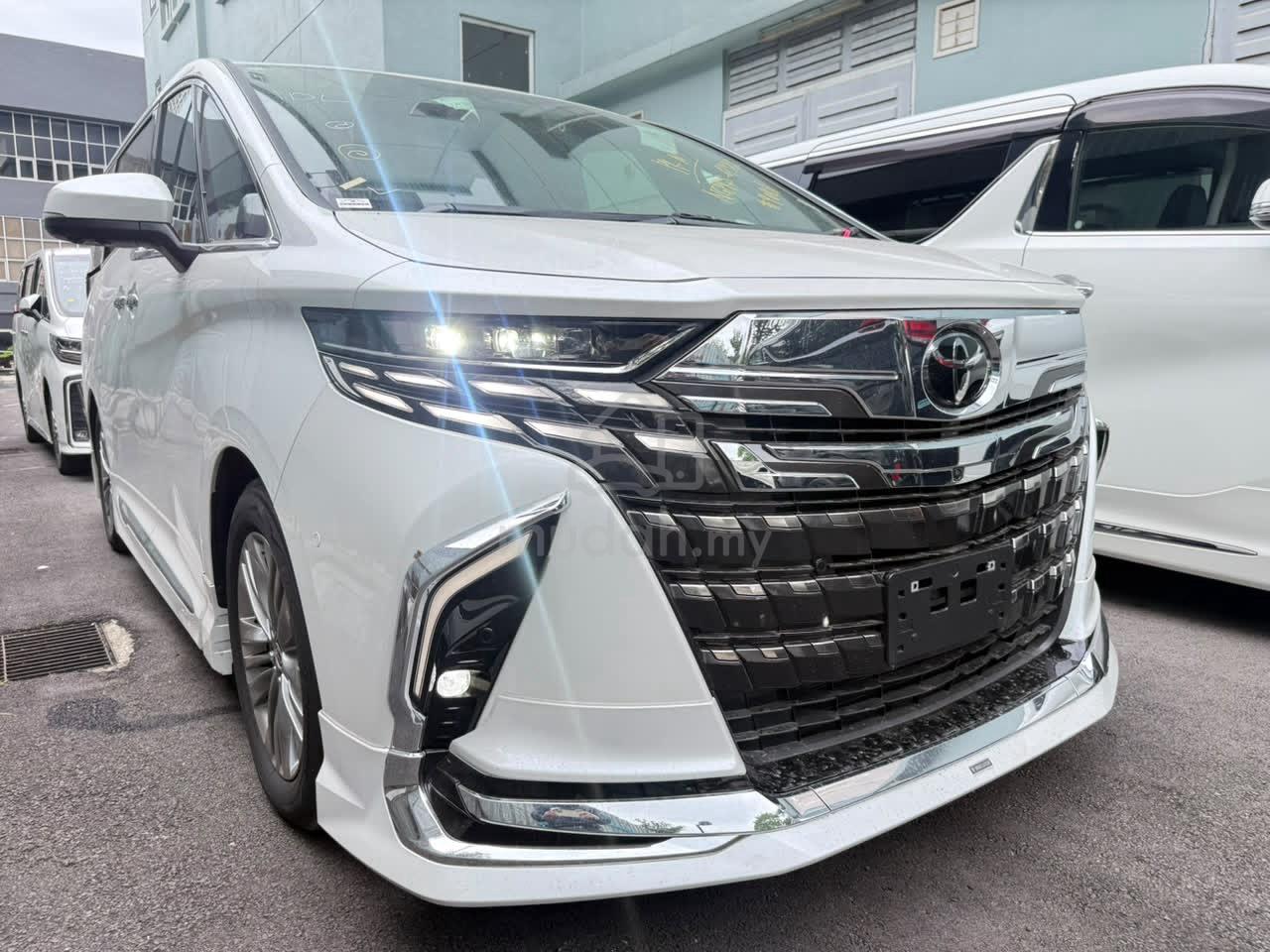 2025 Toyota Alphard