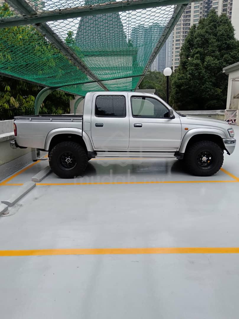 2004 Toyota Hilux