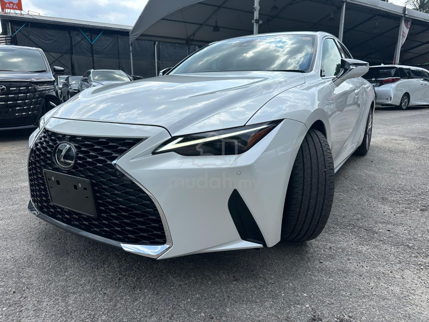 2021 Lexus IS