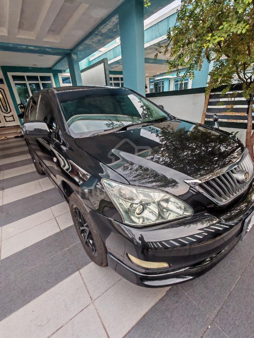 2004 Toyota Harrier