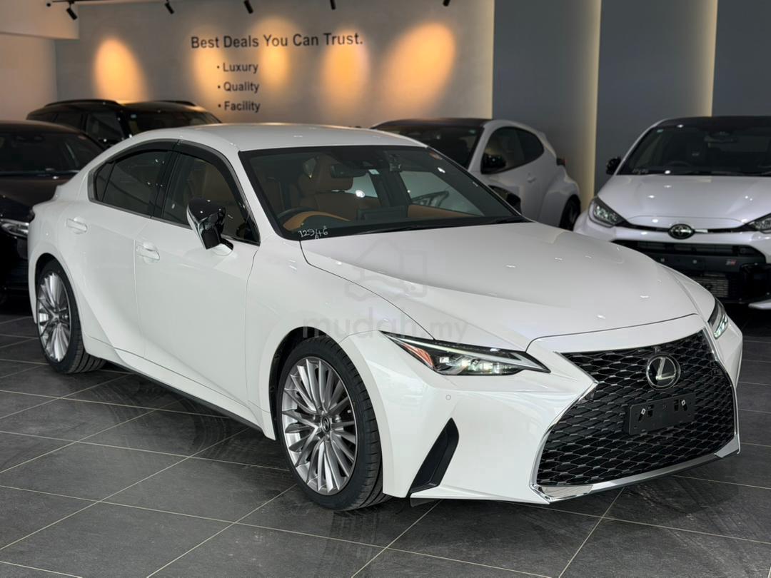 2023 Lexus IS