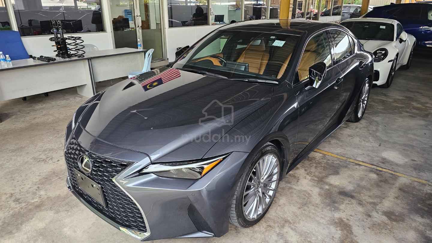 2021 Lexus IS