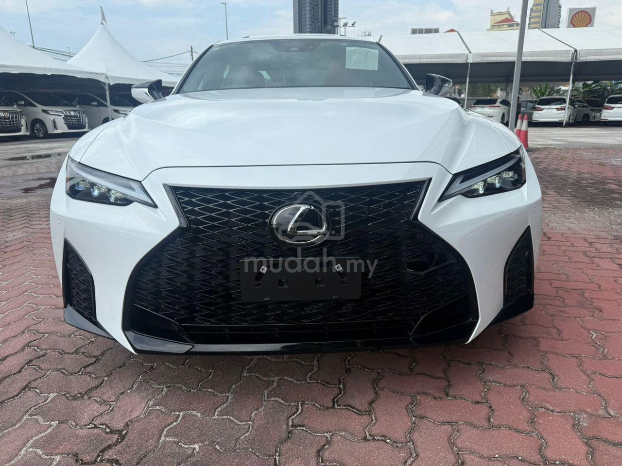 2022 Lexus IS
