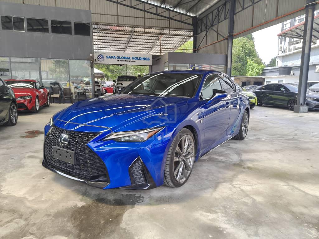 2021 Lexus IS