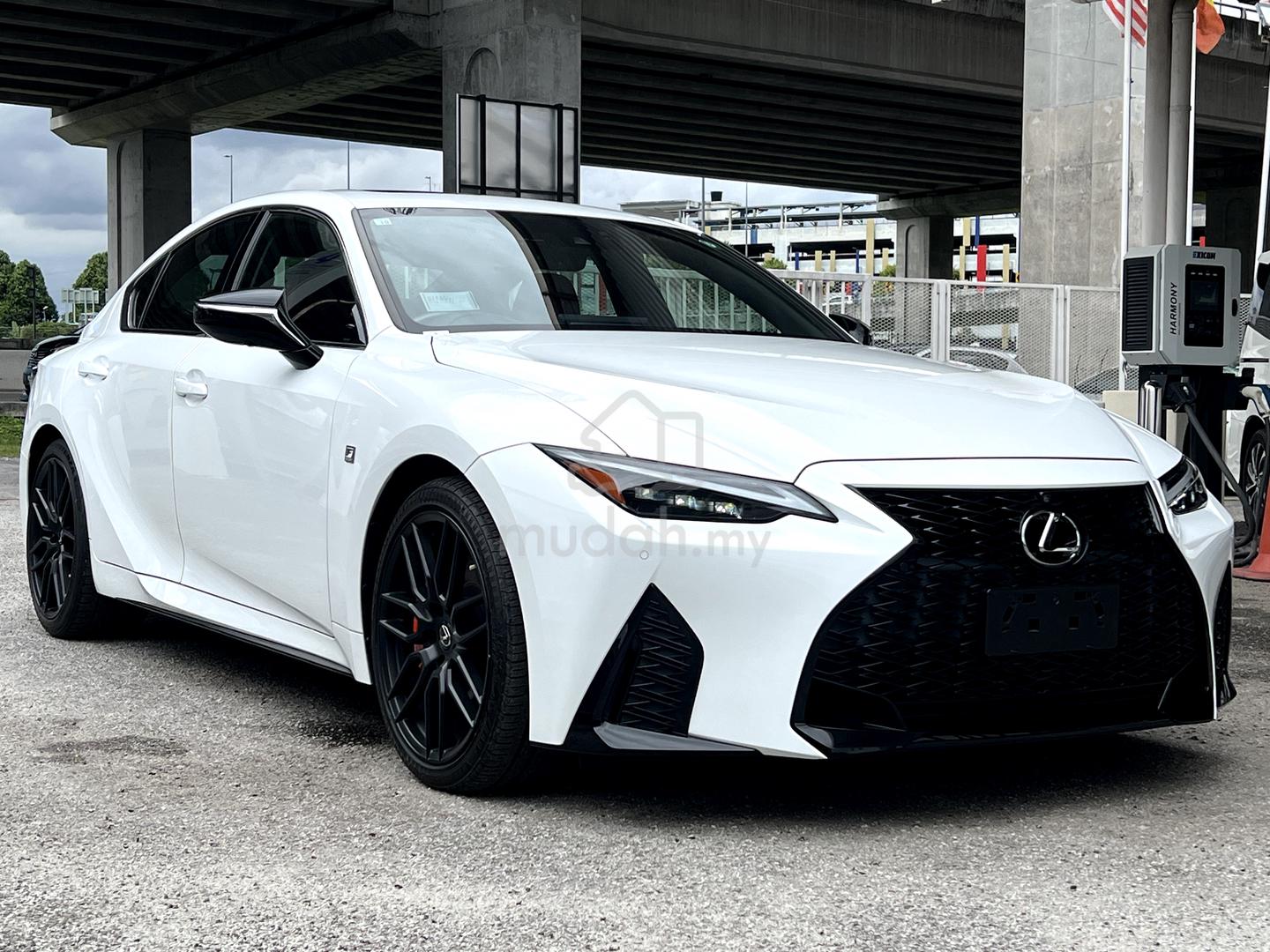 2021 Lexus IS