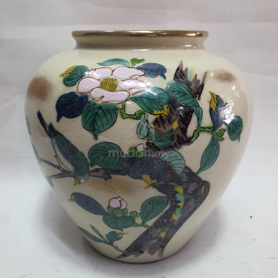 陶器の花瓶 鳥と花のデザイン