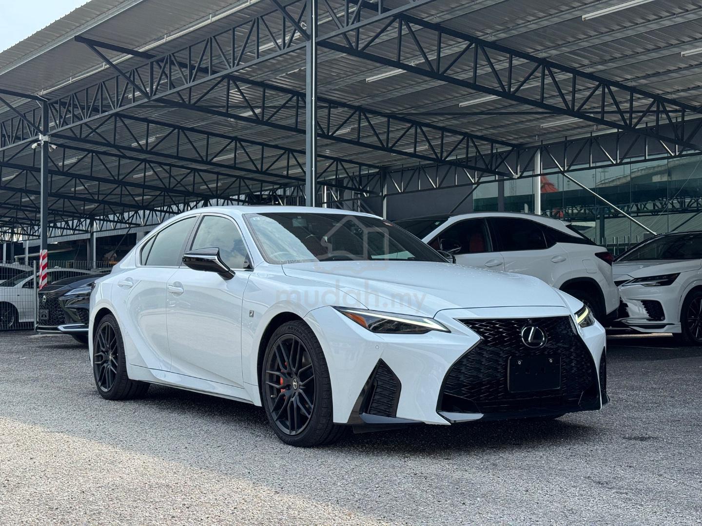 2021 Lexus IS