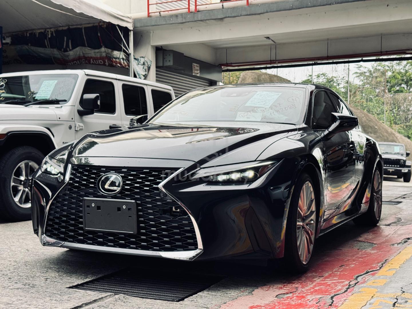 2021 Lexus IS