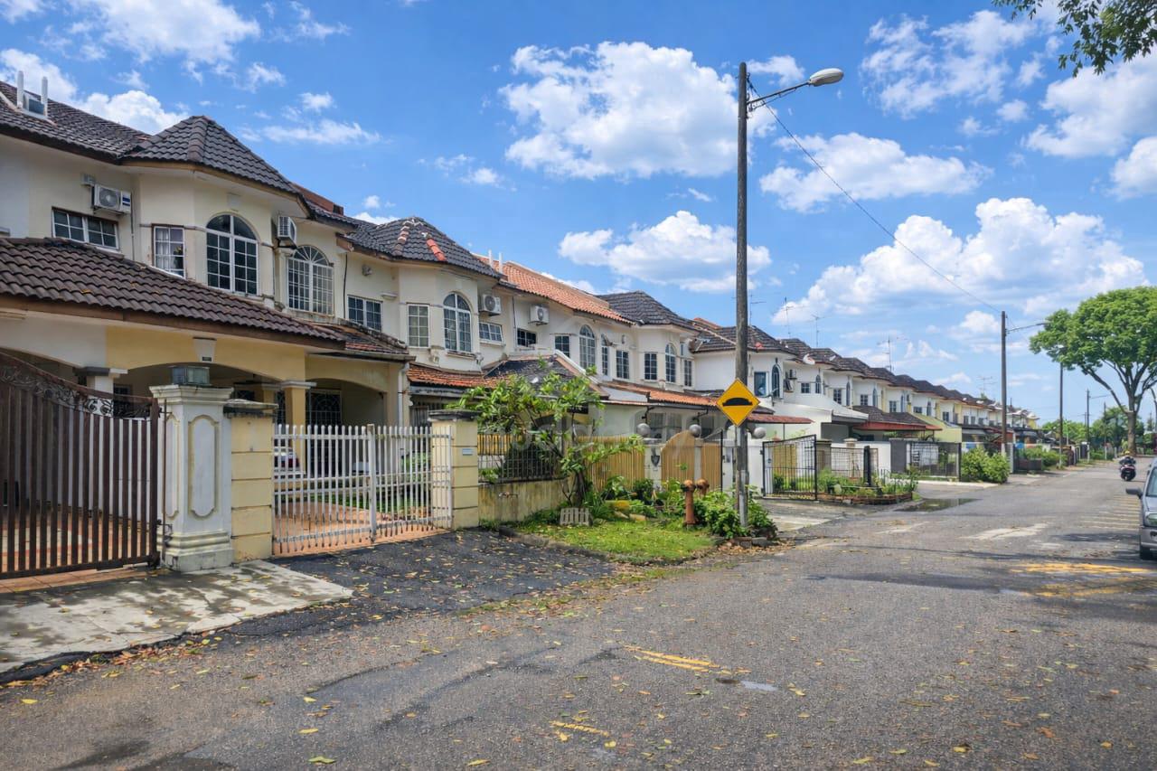 Rumah dua tingkat sebenar di Bandar Putra Kulai Johor