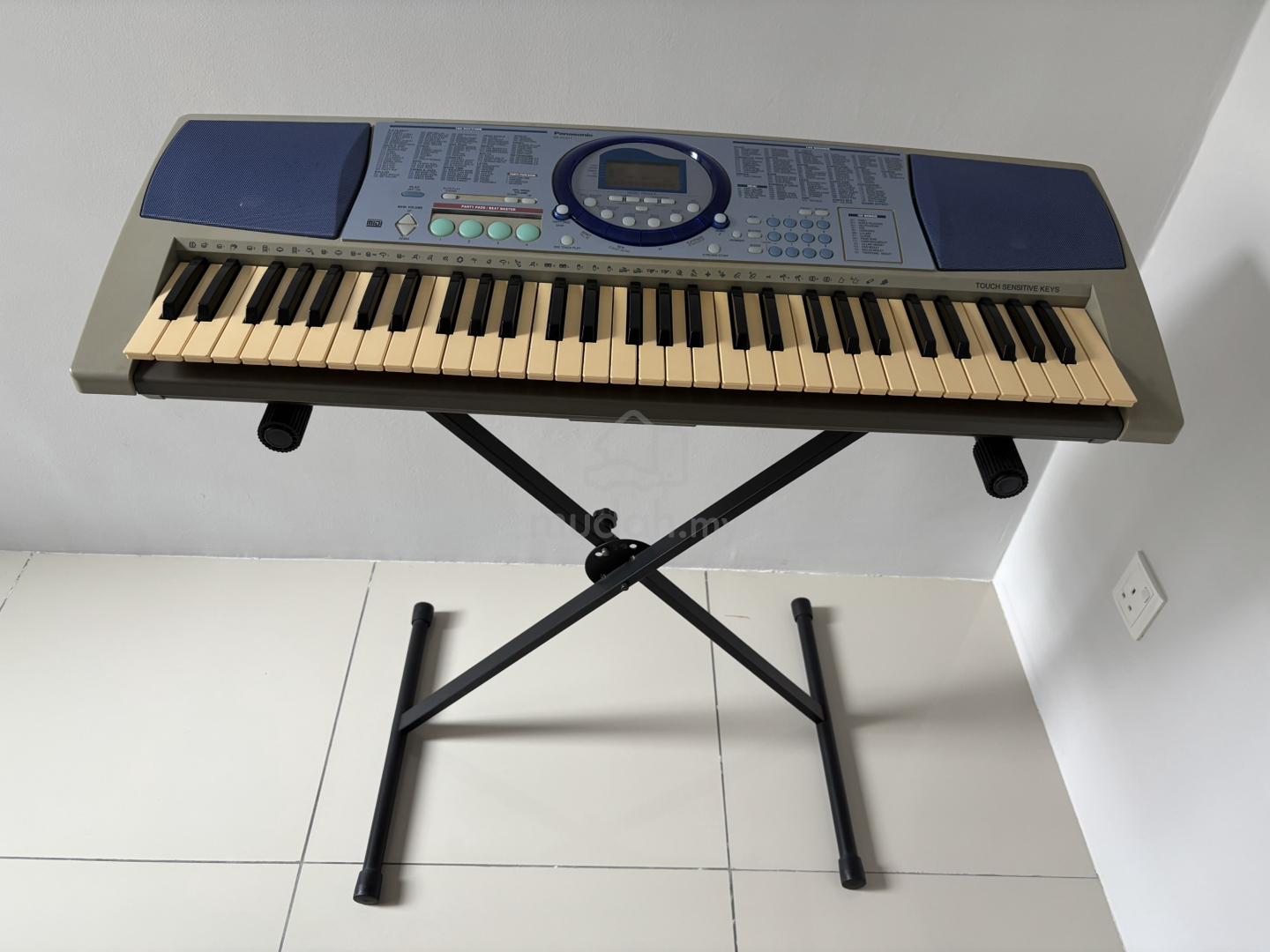 Panasonic keyboard ( SX- KC211) with stand - Music Instruments for