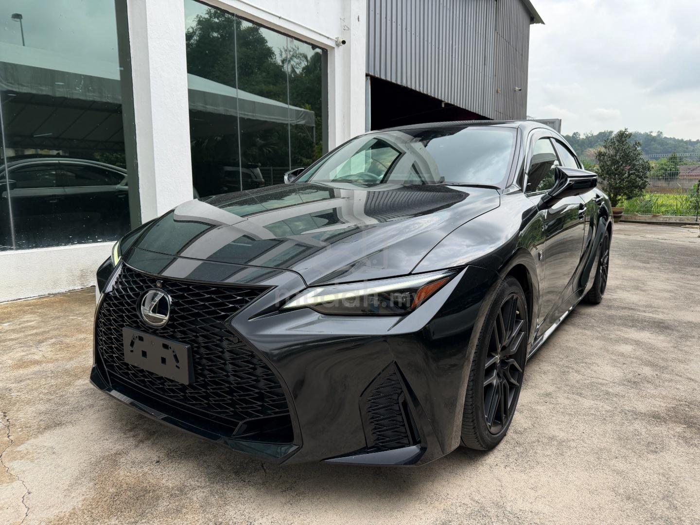 2021 Lexus IS