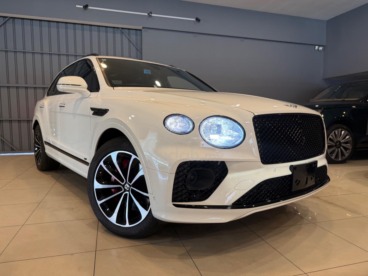 2022 Bentley BENTAYGA 4.0 V8 Red interior 14kKM 5A