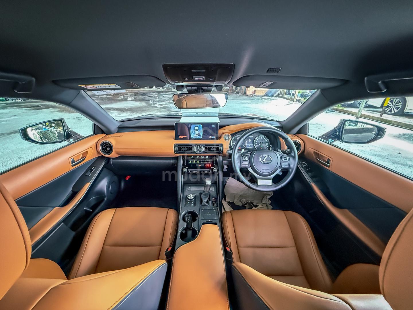 2022 Lexus IS