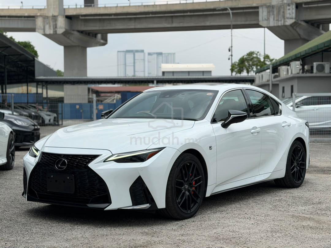 2021 Lexus IS