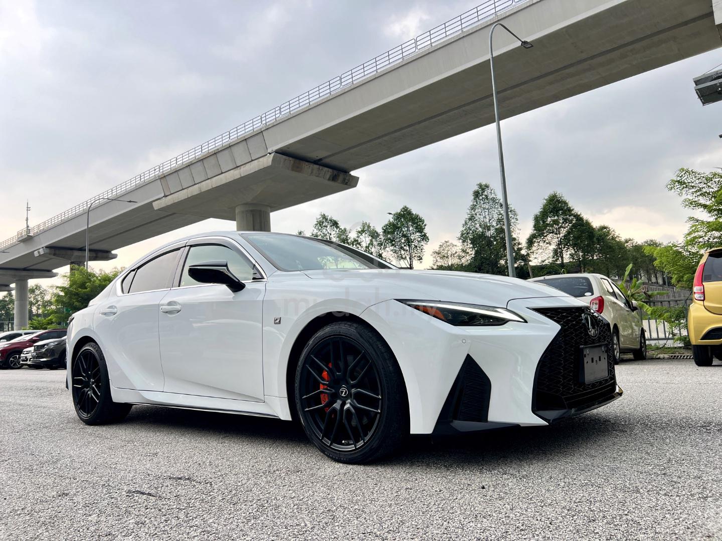 2021 Lexus IS