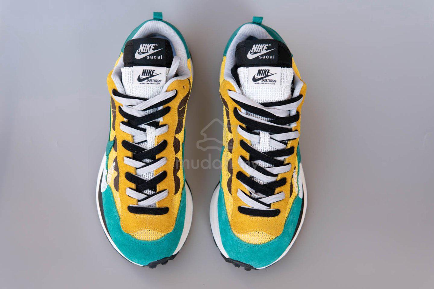 Nike Vaporwaffle sacai Tour Yellow Stadium Green - Shoes for sale 