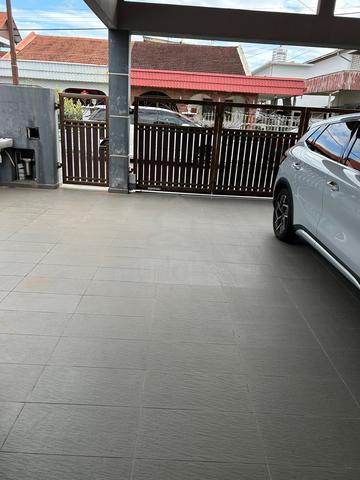1.5 Storey landed with 2 carparks (negotiable) 1