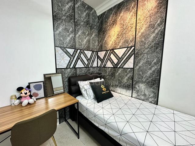 Skypod Puchong Small room Walking distance to LRT, Shop & MALL 1
