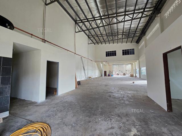 Taman Perindustrian Bukit Kemuning Seksyen 34,1.5 Storey Semi D Corner 1
