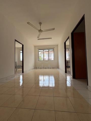 Camellia Court (Nilai Impian) 1